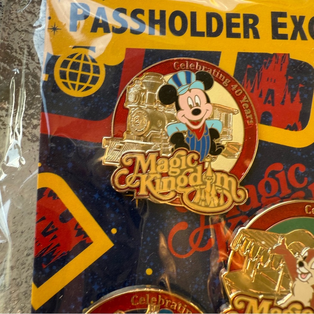 2011 Disney World 40th Anniversary Passholder Exclusive 5 Pin Set